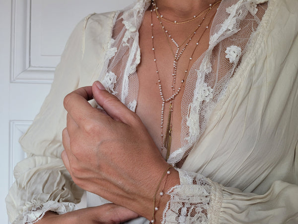 Floating pearl necklace