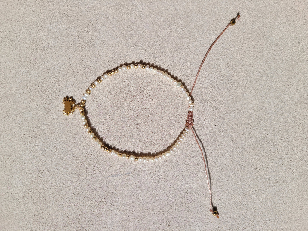 Beachy pearl bracelet
