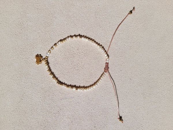 Beachy pearl bracelet