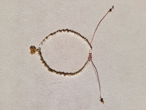 Beachy pearl bracelet