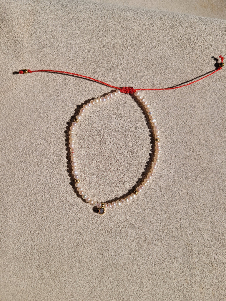 Solitaire pearl bracelet