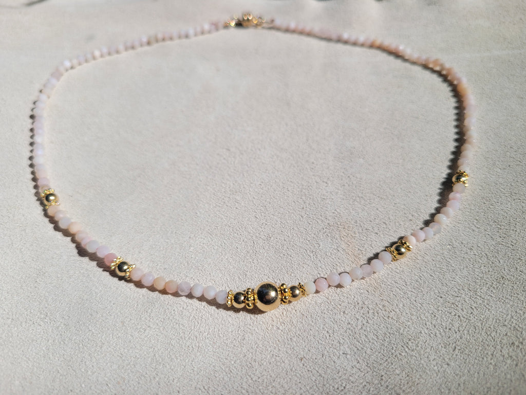 Flower Light Pink quartz necklace