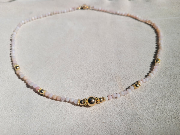 Flower Light Pink quartz necklace