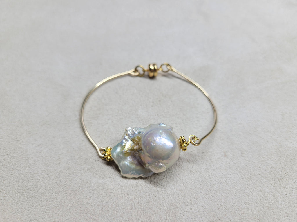 Baroque pearl bangle