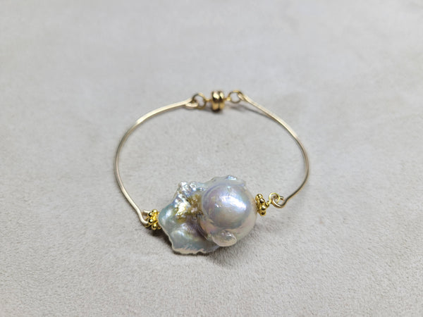 Baroque pearl bangle