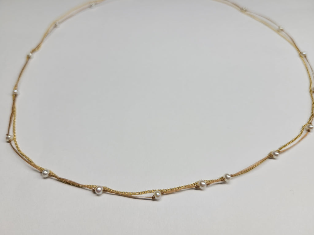Floating pearl necklace